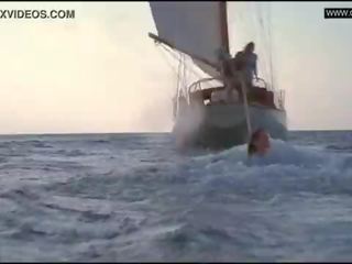 Ελισάβετ hurley - toples & μπανιστήρι - der skipper (1999)