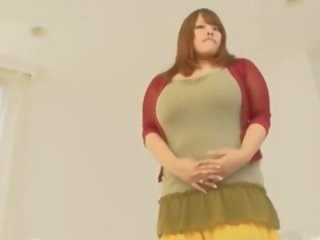 Storas azijietiškas mergaitė su didelis papai