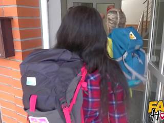 उल्लू बनाना hostel दो क्रेज़ी backpackers जाना वाइल्ड पर the hostel - पूर्वावलोकन