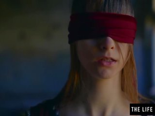 Heterosexual escolar es ojos vendados por lesbianas antes ella orgasmos adulto película clips