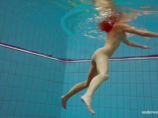Deniska magnificent morena teenie grande tetas a nadar