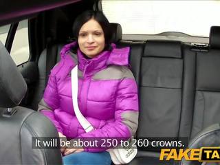 Faketaxi черни коси сладур изпразване на цици