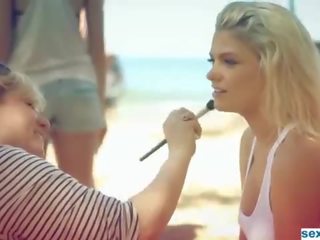 Playboy model kristen nicole ýalaňaç on pläž