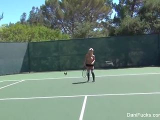 Freier oberkörper tennis mit dani daniels & cherie deville