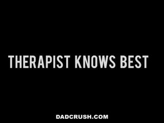 Dadcrush - adolescenta fucks stepdad în timp ce therapist watches