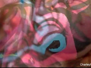 রাতের পাহারাদার পশ্চাদ্ধাবন সেক্সি গোলাপী শরীর paint