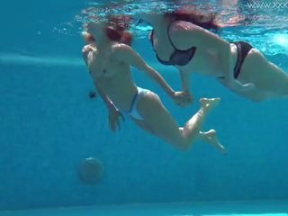 Jessica dan lindsay telanjang berenang dalam yang kolam: hd seks video bc