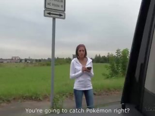 Super karštas pokemon medžiotojas krūtinga mažutė convinced į šūdas nepažįstamasis į driving furgonas