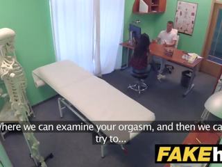 Hamisítvány kórház félénk barna van explosive orgazmus amikor baszás neki intern