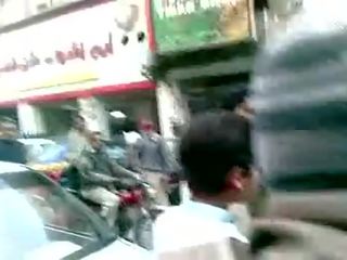 Mädchen kampf im gulberg lahore - youtube