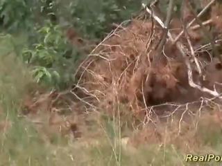 Tettona matrigna ama sesso in natura