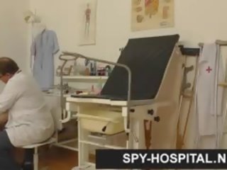 Elrablás rejtett kamera videó a nőgyógyászat vizsga