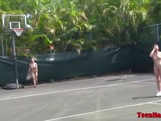 Kova ylös korkeakoulu teinit lesbot pelata alaston tennistä & nauttia pillua selkäsauna hauska