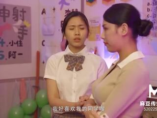Trailer-schoolgirl in motherï¿½s divje tag skupina v classroom-li yan xi-lin yan-mdhs-0003-high kakovost kitajka film