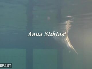Splendid ゴージャス step-sister アンナ siskina ととも​​に 大きい ティッツ で ザ· 水泳