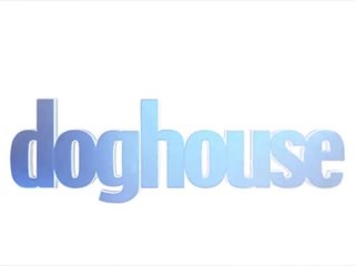 Doghouse - kaira armastus on a suur punapea tšikk ja naudib täidis tema tussu & perse koos dicks