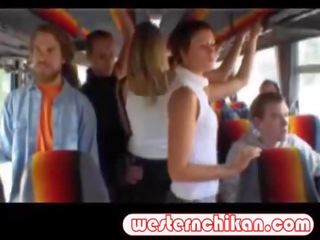 Jane kotě tápal na the autobus &excl;