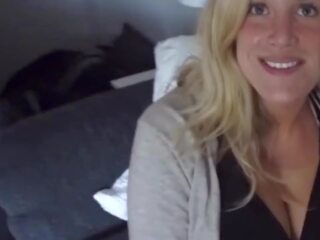 Charmant blondine milf met mooi melkachtig scheur: gratis hd x nominale film f8